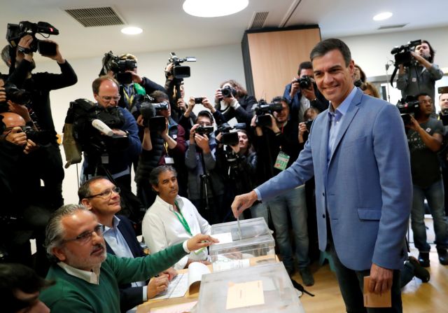Εκλογές στην Ισπανία: Exit poll «δείχνει» νίκη Σάντσεθ χωρίς αυτοδυναμία