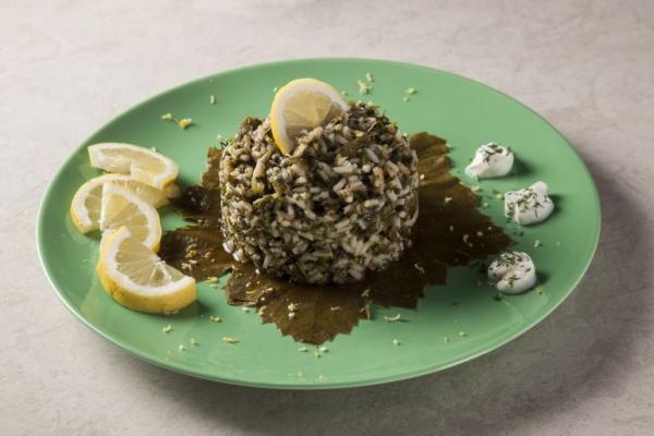 Ρύζι με αμπελόφυλλα και μυρωδικά