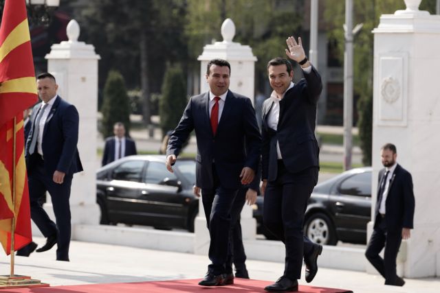 Διεθνή ΜΜΕ για Τσίπρα στα Σκόπια: Ιστορική επίσκεψη και ιστορικές σέλφι