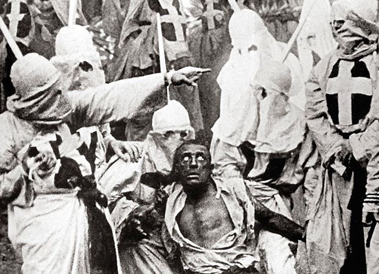 Κινηματογραφική σχολή αφαιρεί αφίσες του έργου «Η Γέννηση ενός Έθνους»