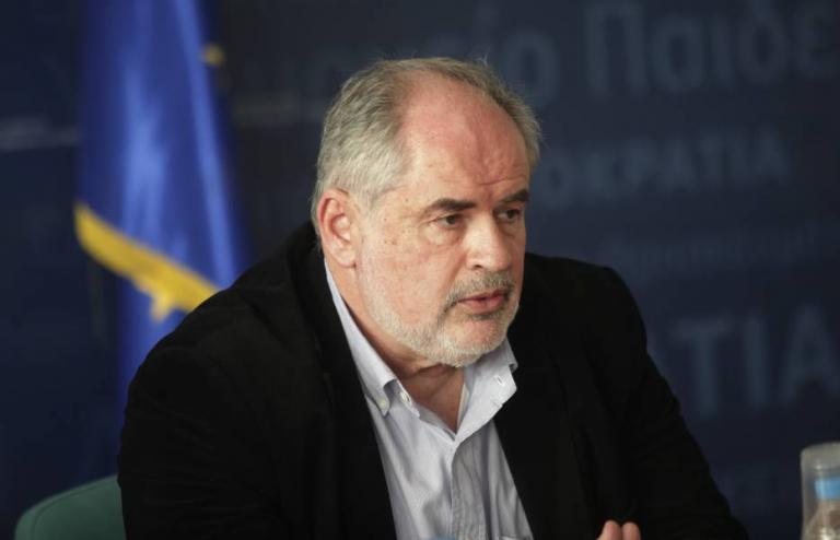 Η υποτροφία στον γιο του υπουργού Φωτάκη είναι νόμιμη, είναι όμως ηθική; – Τι απαντά ο ίδιος