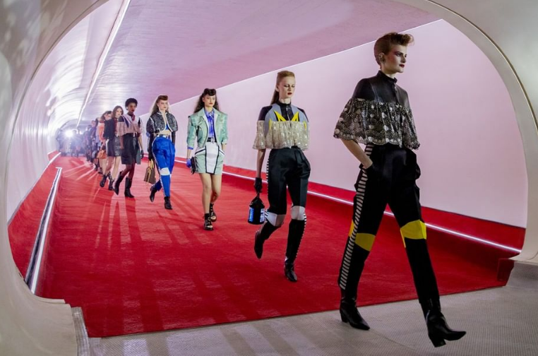 Η νέα συλλογή Louis Vuitton «απογειώθηκε» από το αεροδρόμιο JFK