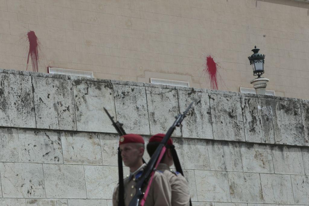 Το προεκλογικό παιχνίδι, ο Ρουβίκωνας κι η δουλειά να γίνεται