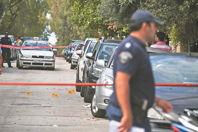 Μαίνεται η βεντέτα των νονών