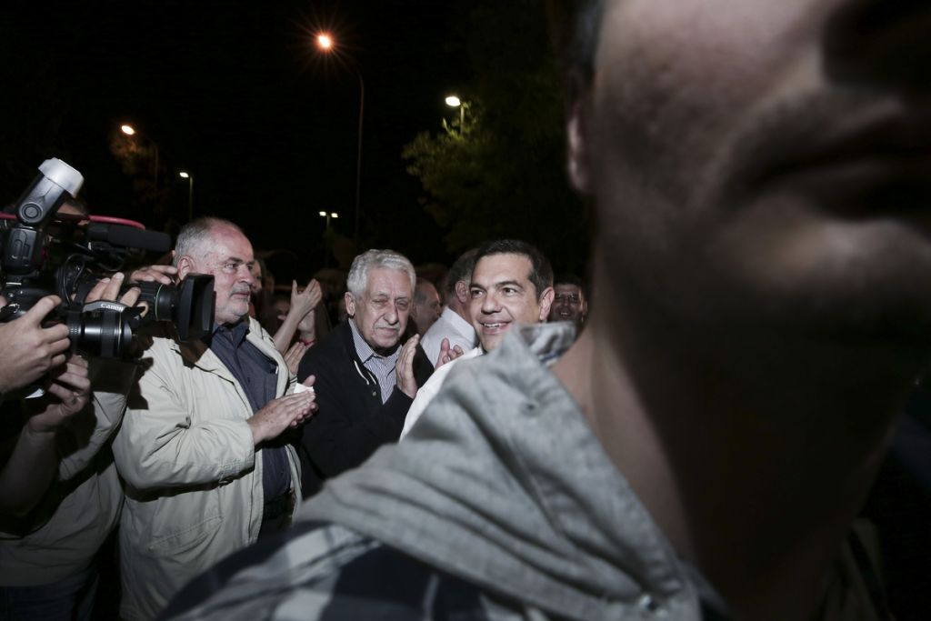 Τα «δώρα» Τσίπρα στους πολιτικούς  του αντιπάλους