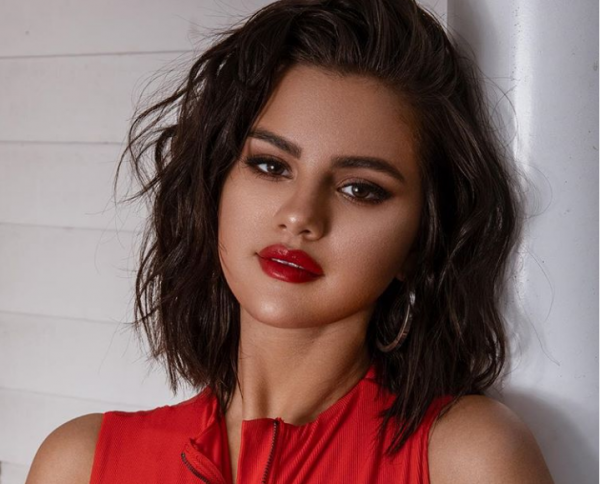 Η Σελένα Γκόμεζ σχεδιάζει μαγιό για καλό σκοπό