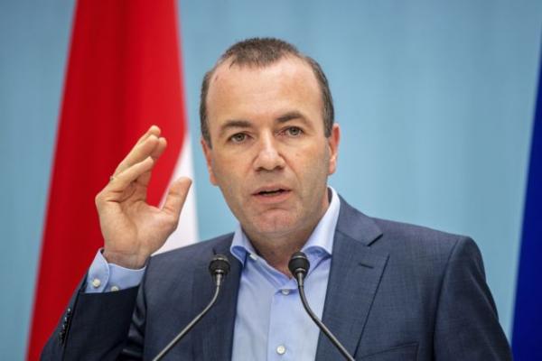 Επίθεση Βέμπερ κατά Τσίπρα για τα οικονομικά μέτρα