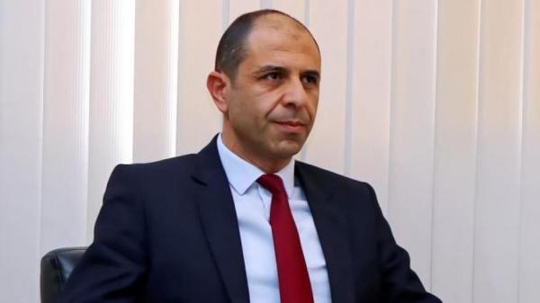 Κατεχόμενα: Παραιτήθηκε ο Οζερσάι – Κλυδωνισμοί στην κυβέρνηση του ψευδοκράτους