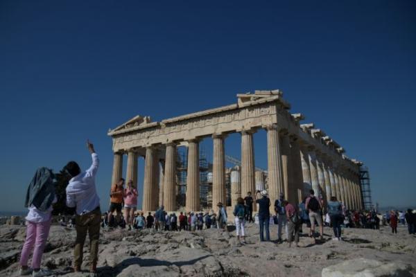 Le Figarο για Ακρόπολη: «Μεταξύ των μεγαλύτερων θαυμάτων που έχει συλλάβει ο ανθρώπινος νους»