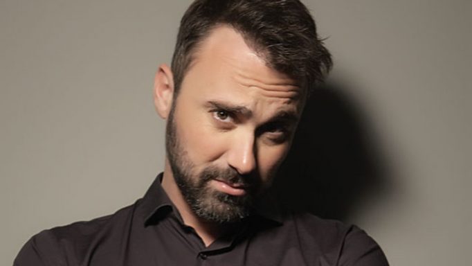 Έξαλλος ο Γιώργος Καπουτζίδης από ρατσιστικό μήνυμα follower του