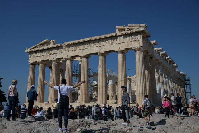 Νίκος Αβραμίδης: Η Αθήνα έχει τόσα πρόσωπα, όσα τα μάτια που τη βλέπουν
