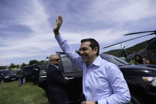 Ο Τσίπρας απολαμβάνει… την οδήγηση