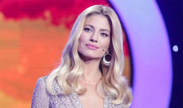 Ευαγγελία Αραβανή : Μας δείχνει το καλλίγραμμο κορμί της