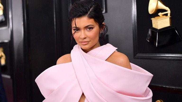 Σοκ προκάλεσε η εμφάνιση της Kylie Jenner σε δείπνο