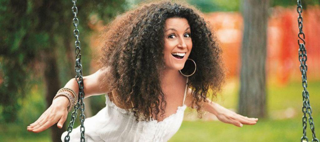 Κατερίνα Βρανά: Η stand up comedian νικά με χιούμορ την παράλυση