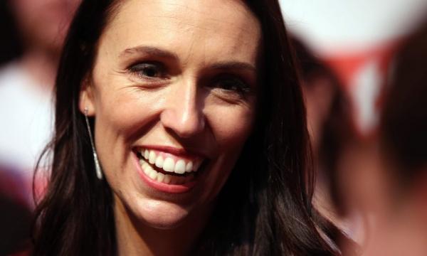 Άρντερν: «Αιφνιδιάστηκα από την πρόταση γάμου»