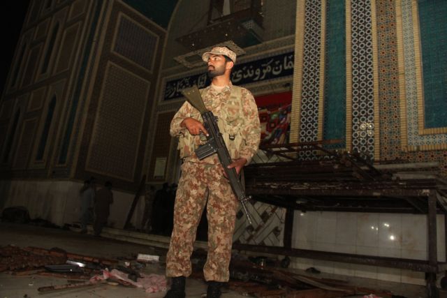 Πακιστάν: 8 νεκροί και 24 τραυματίες από ισχυρή έκρηξη έξω από ναό Σουφιστών