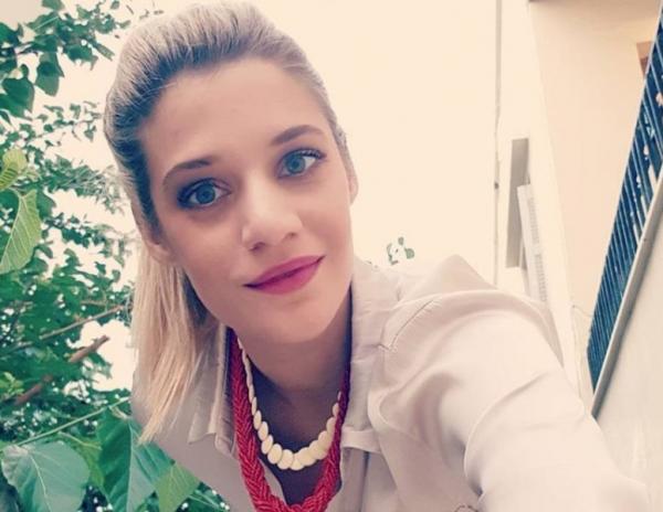 Η Τζένη Θεωνά βολτάρει με τον νεογέννητο γιο της στο πάρκο