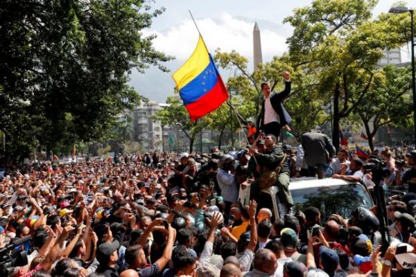 Βενεζουέλα: Στους δρόμους ξανά χιλιάδες πολίτες – Φόβοι για νέες συγκρούσεις