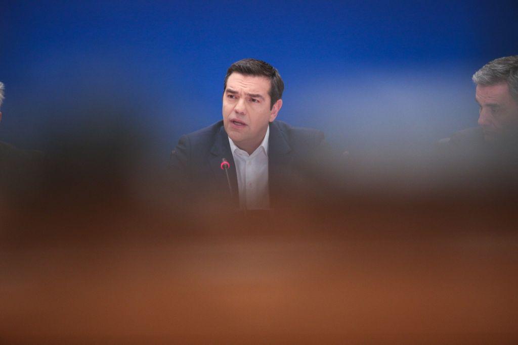 Αρον – άρον κρεσέντο παροχών προτού βουλιάξουν στη θαλαμηγό