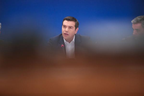 Αρον – άρον κρεσέντο παροχών προτού βουλιάξουν στη θαλαμηγό