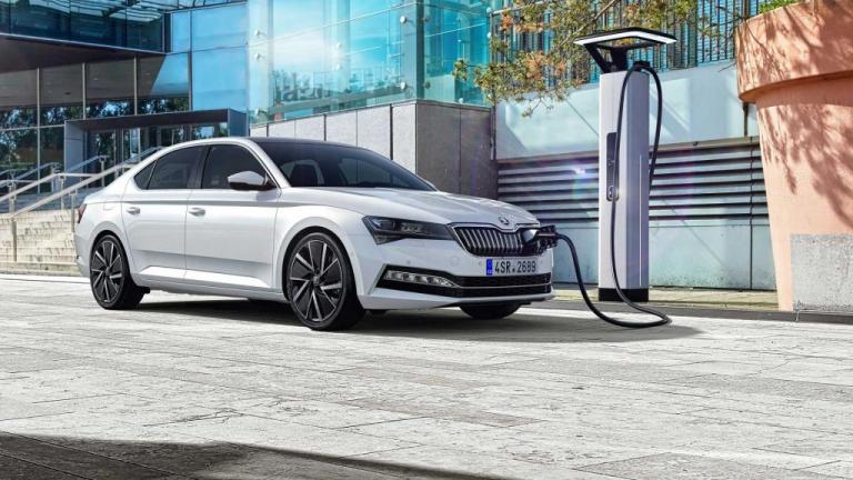 Skoda Superb iV: Το εισιτήριο των Τσέχων στην plug-in υβριδική τεχνολογία