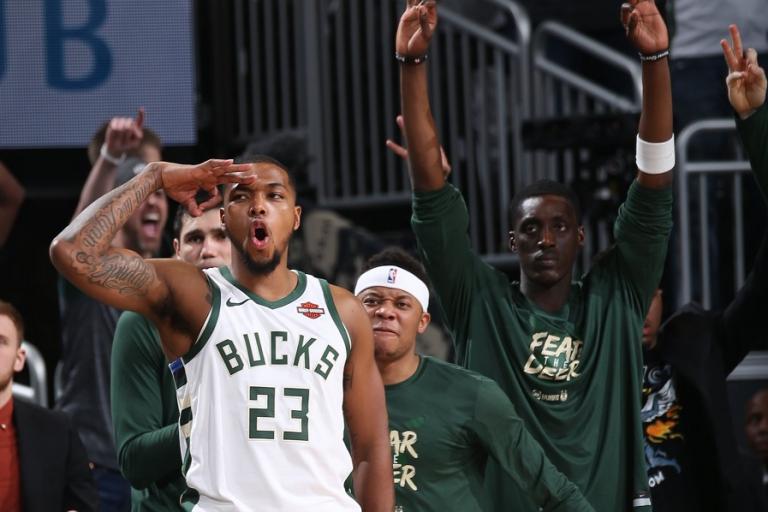 Τρέλα στους Μπακς μετά το 1-0: Μετρούν αντίστροφα για το πρωτάθλημα του NBA