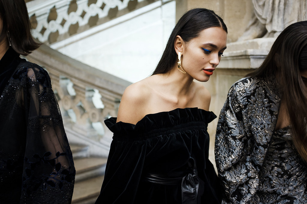 Μια 22χρονη Γαλλίδα παραδίδει μαθήματα κομψότητας