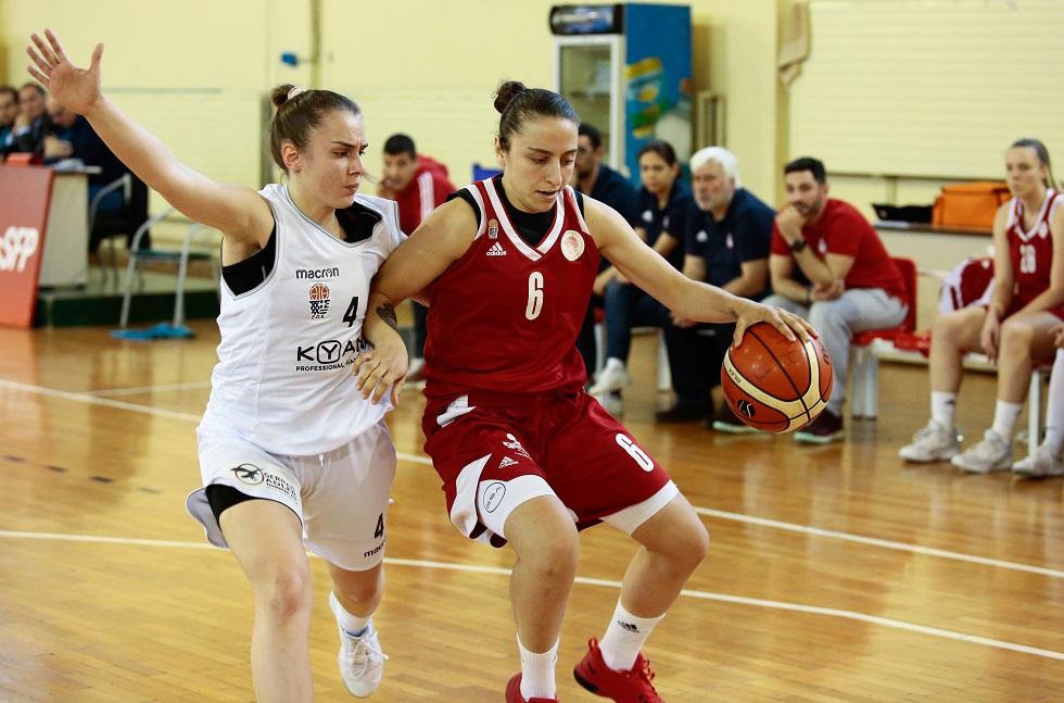 Ο Ολυμπιακός διέλυσε τον ΠΑΟΚ (89-37) και αγκάλιασε το νταμπλ