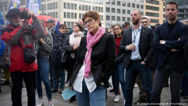 Σε δεινή θέση η πρόεδρος της CDU λόγω YouTube