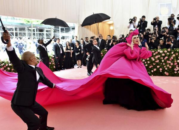Δείτε τις 4 εκκεντρικές εμφανίσεις της Lady Gaga στο Met Gala