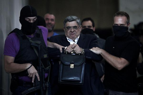 WSJ: Η δικαιοσύνη στην Ελλάδα καθυστερεί και η Χρυσή Αυγή «ευημερεί»