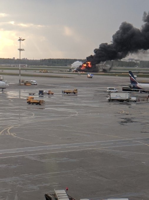 Μόσχα: Φρίκη με αεροσκάφος που τυλίχθηκε στις φλόγες – Ένας νεκρός