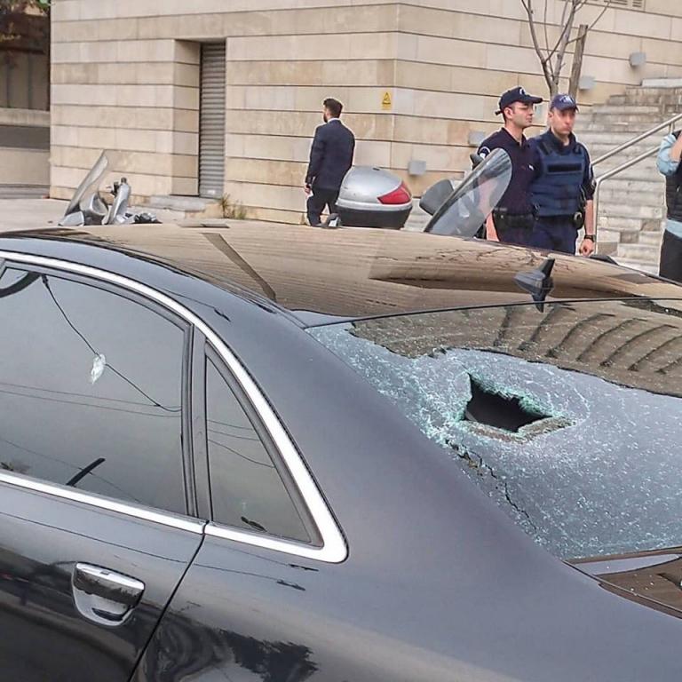 Καταδρομική επίθεση σε εκδήλωση που βρίσκονταν Σαμαράς και Κικίλιας