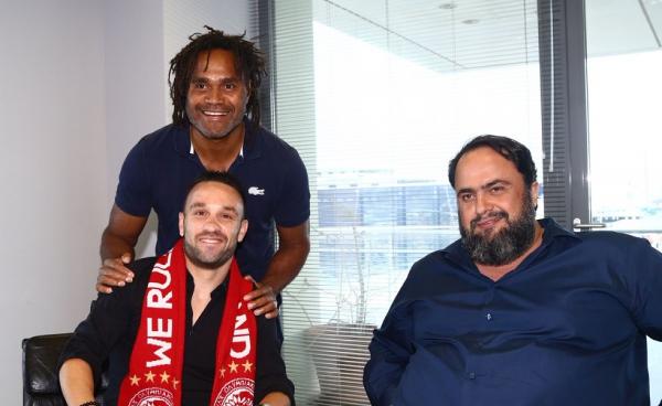 Παρουσία Μαρινάκη και Καρεμπέ υπέγραψε ο Βαλμπουενά (pics)