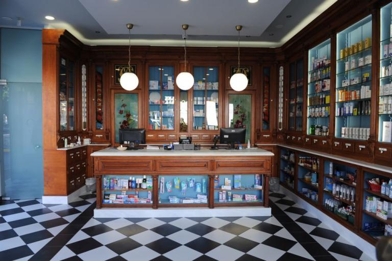 Φαρμακείο-έργο τέχνης με ζωή 113 ετών