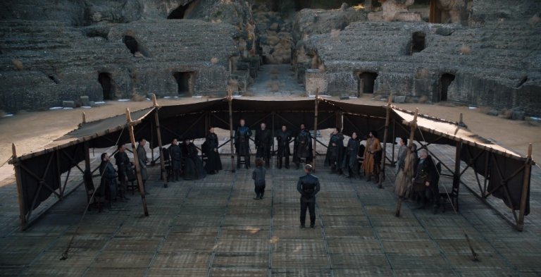 Νέα γκάφα στο Game of Thrones: Μπουκάλι με νερό στο φινάλε