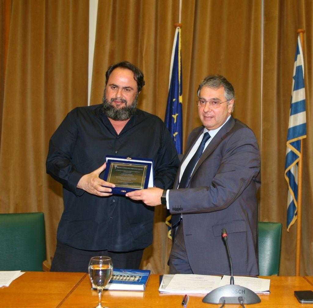 Μαρινάκης και Μώραλης συζητούν με εκπροσώπους των παραγωγικών τάξεων του Πειραιά