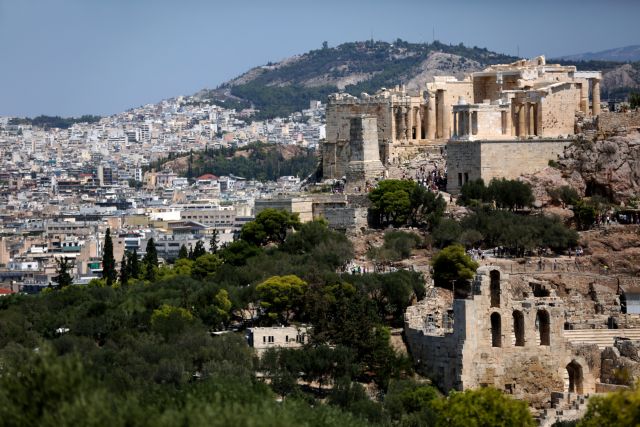 Βloomberg: «Ποια ανάκαμψη;» λένε οι Έλληνες, που χάνουν τα σπίτια τους