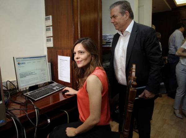 Εκοψαν κορδέλες και στην… πλατφόρμα