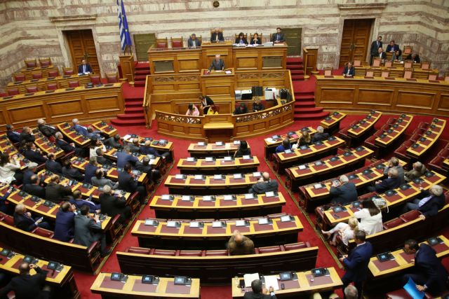 Βουλή: Με τη διαδικασία του επείγοντος η συζήτηση για τις 120 δόσεις
