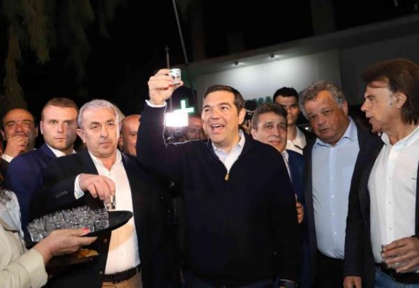 Δείπνο Τσίπρα στο Ενετικό λιμάνι Χανίων