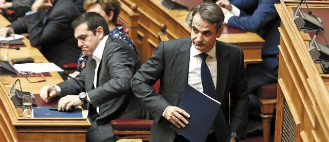 Σκληρός δικομματισμός: Η ΝΔ βλέπει αυτοδυναμία, ο ΣΥΡΙΖΑ θέλει να αντέξει