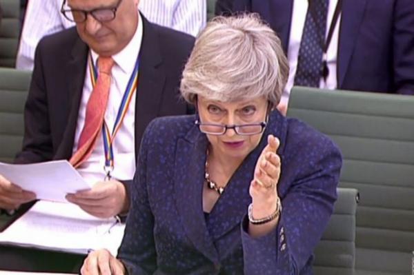 Βρετανία: Η Μέι παρουσίασε στοιχεία για το Brexit σε επιτροπή του κοινοβουλίου