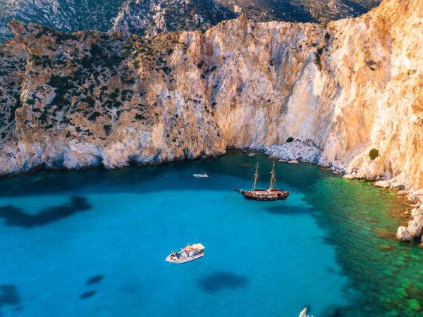 Στα βράχια της Πολυαίγου