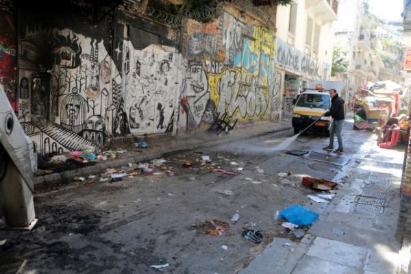 One Rouvikonas anarchist charged with felony after vandalism of Parliament