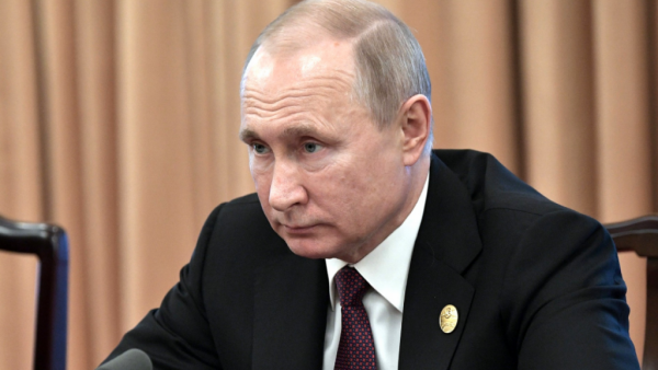 Ο Πούτιν υπέγραψε το επίμαχο διάταγμα για ρωσικά διαβατήρια σε Ουκρανούς πολίτες