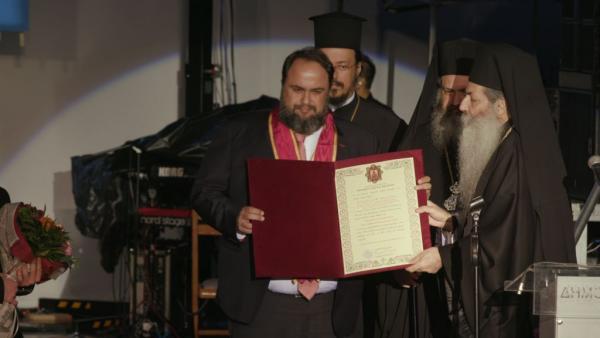 Metropolitanate of Piraeus honours Marinakis in celebration of solidarity