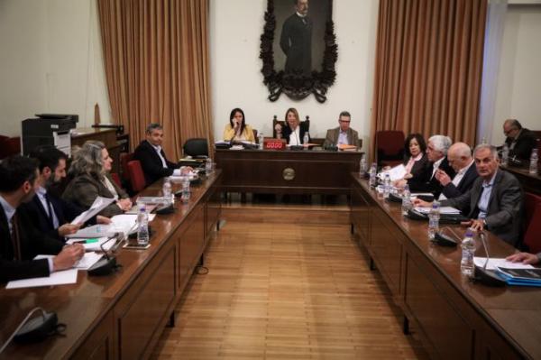 Πρωτοφανείς μεθοδεύσεις στην επιτροπή Θεσμών για τη συσκότιση της υπόθεσης Πετσίτη