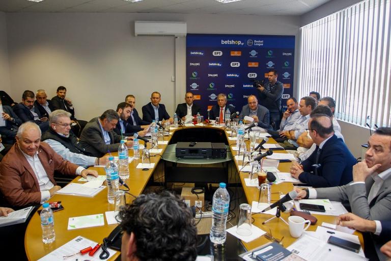 Αναβλήθηκε η κλήρωση διαιτητών για τα πλέι οφ της Basket League